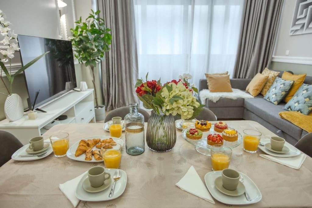 Charming Apart New 2 Bedrooms With Aircon 巴黎 外观 照片