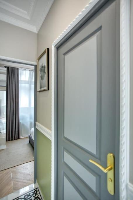 Charming Apart New 2 Bedrooms With Aircon 巴黎 外观 照片